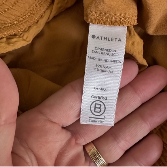 Athleta Tuscany Gold Textured Brooklyn Short - Picture 10 of 10